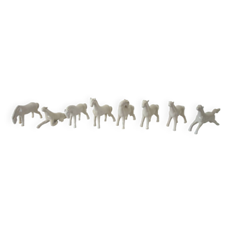 Lot of 8 horses of happiness in white Chinese porcelain, 60s/70s