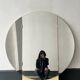 Grand miroir triptyque rond fond et dos ivoire, design 1970