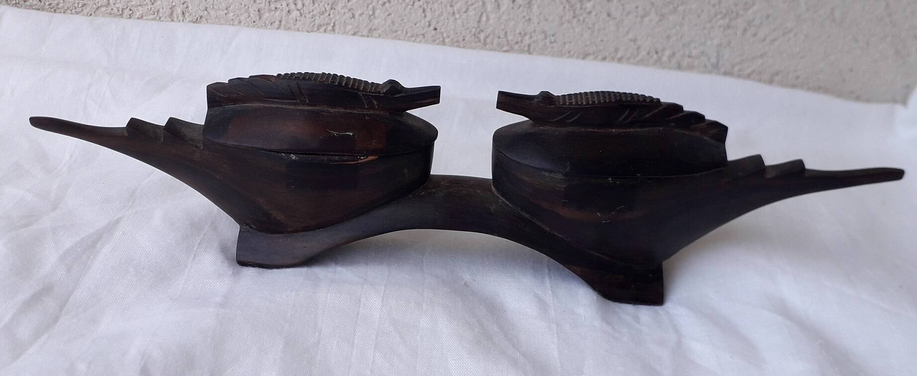 Salière et poivrier en bois sculpté