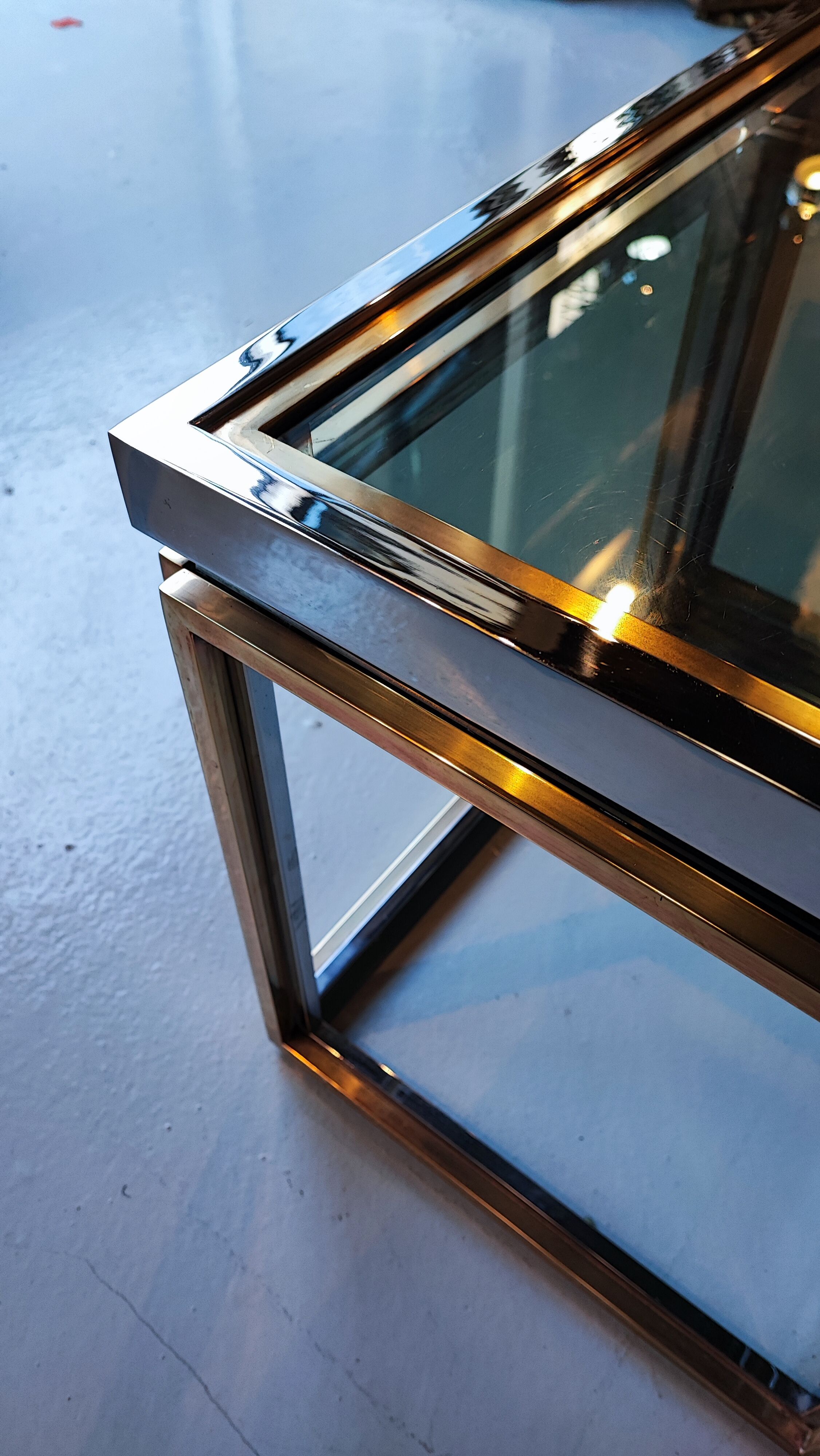 Vintage coffee table with 4 nesting tables