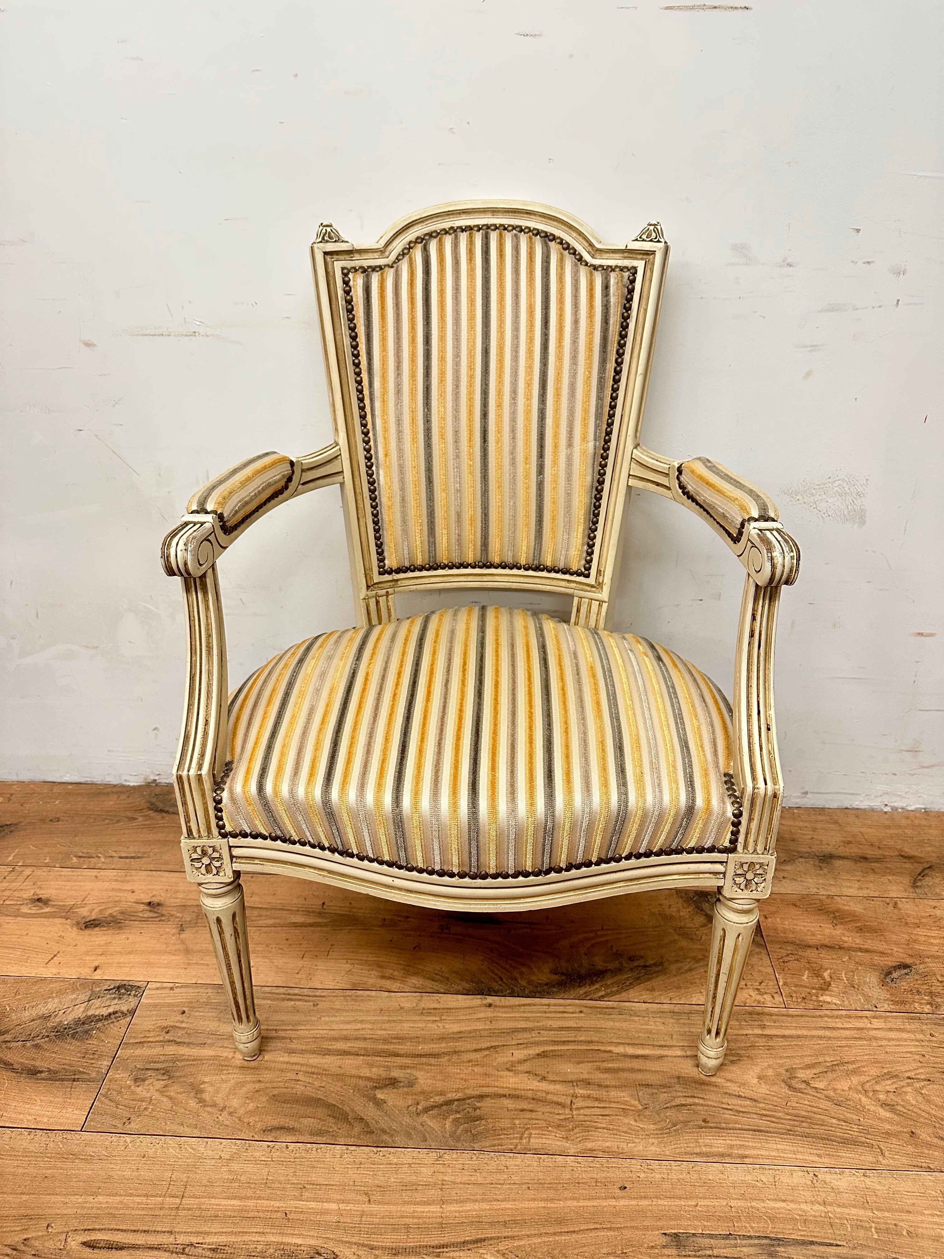 2 convertible armchairs and 2 Louis XVI style chairs