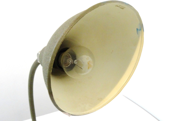 Lampe de bureau moderniste