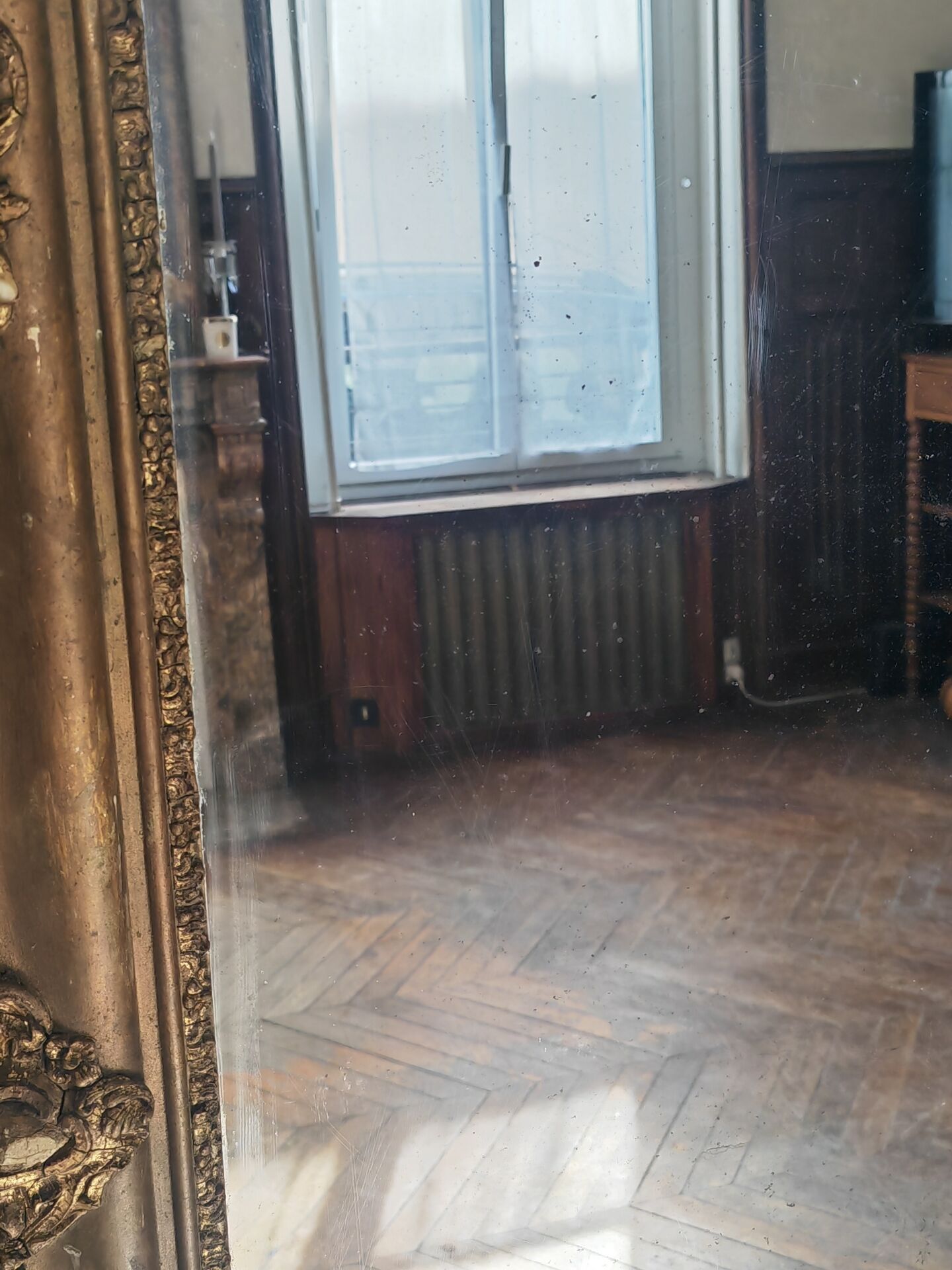 Large gilded mirror from the 19th century.