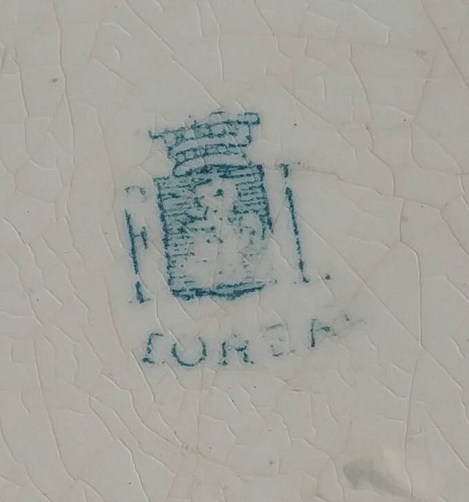 Old iron earthenware flat plate from the Lyon earthenware factory, Floréal model