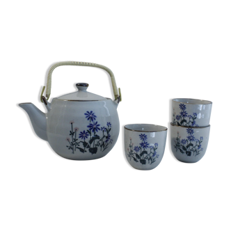 Tea set and 3 cups - floral motifs