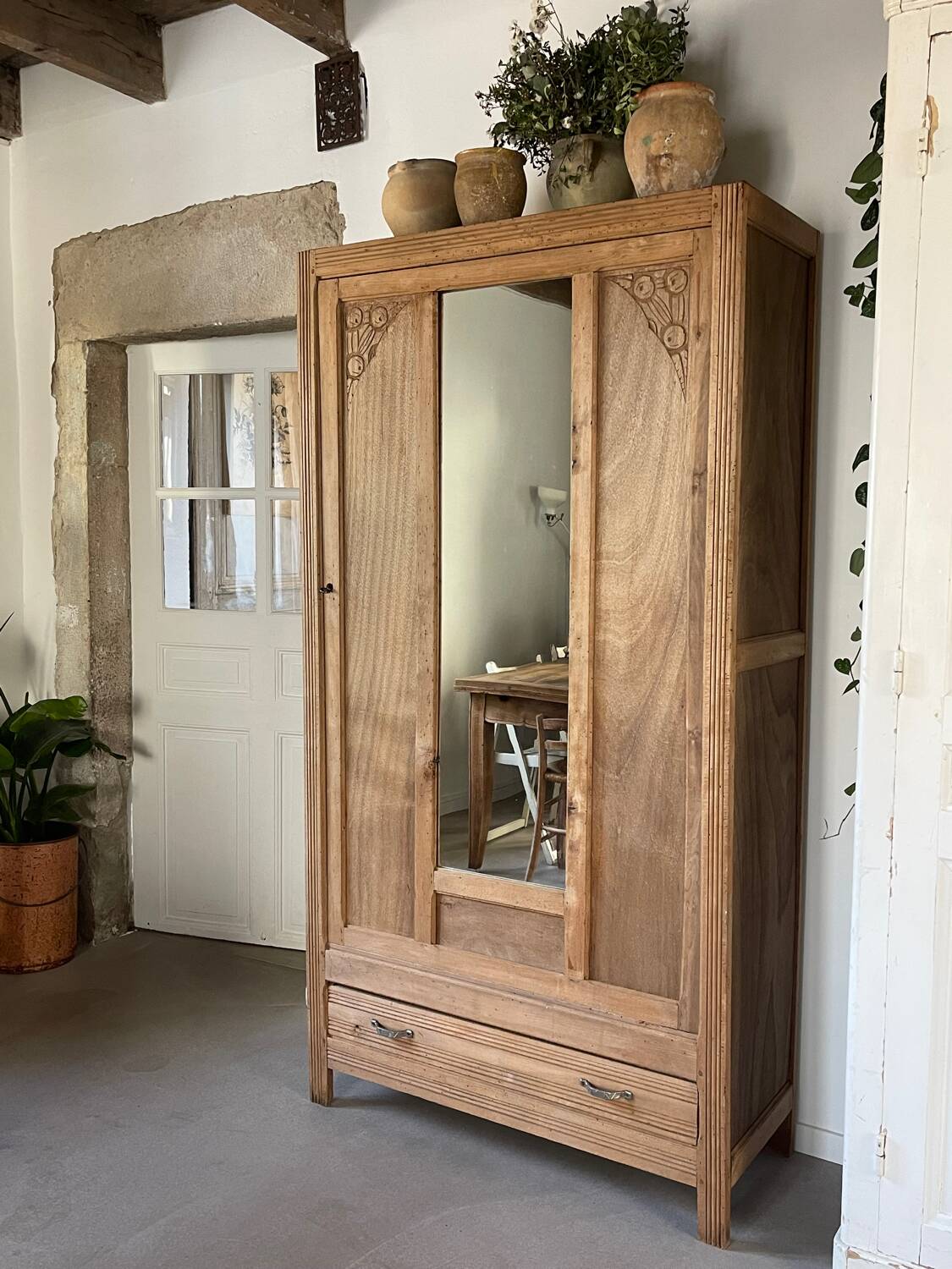 Art Deco bonnet maker