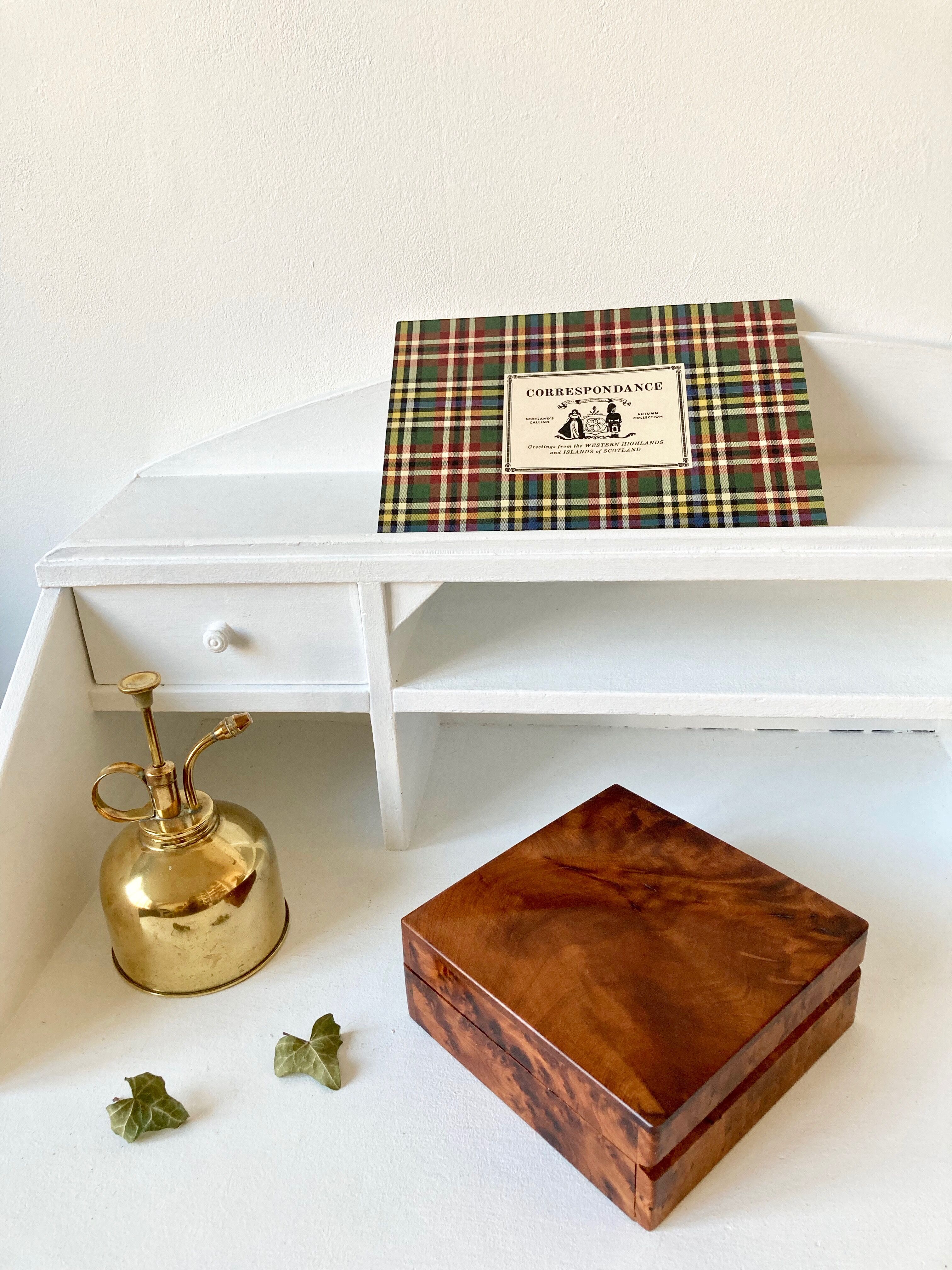 Magnifying glass wooden box