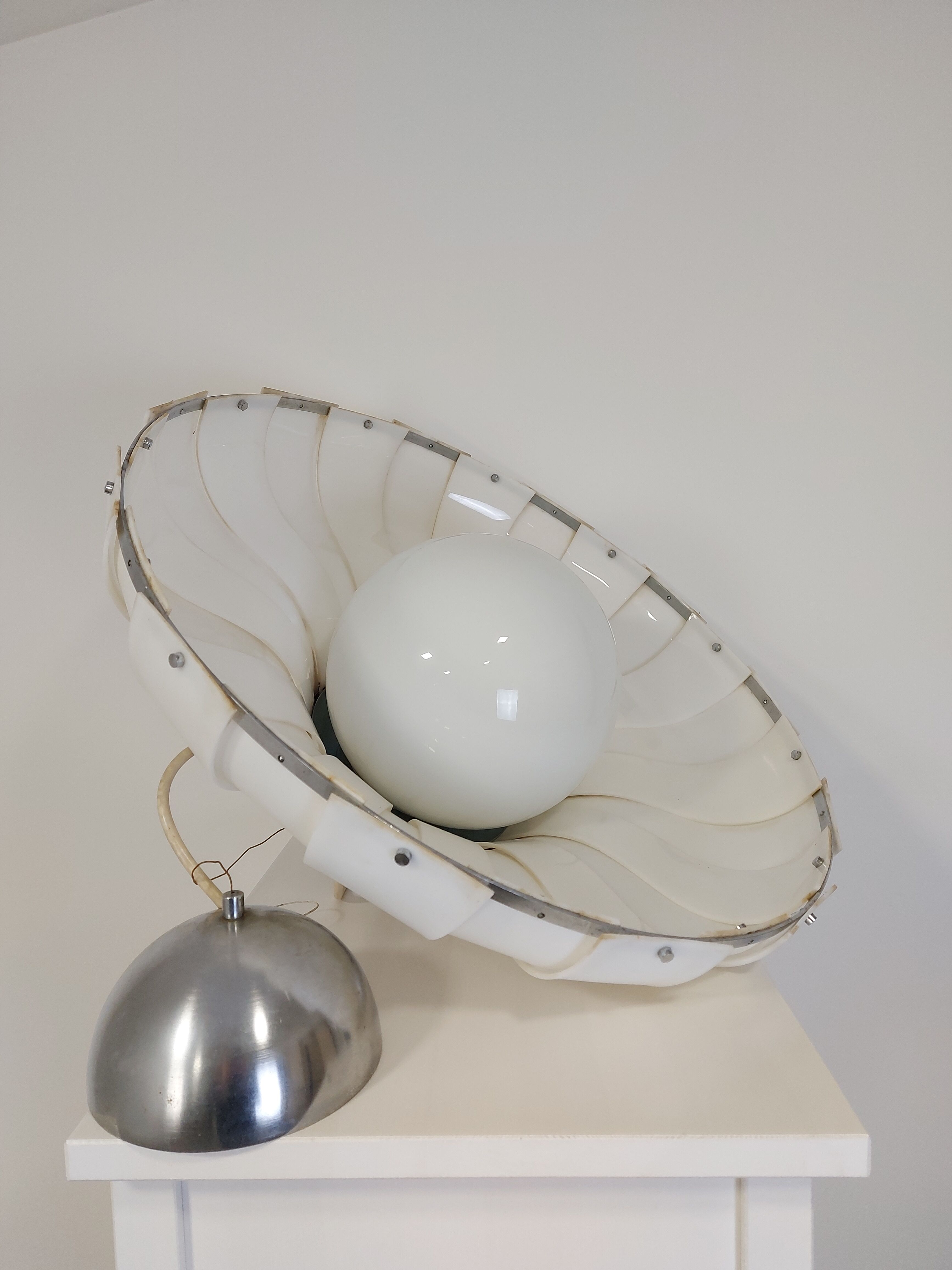 Suspension ère spatiale Harvey Guzzini, années 1970