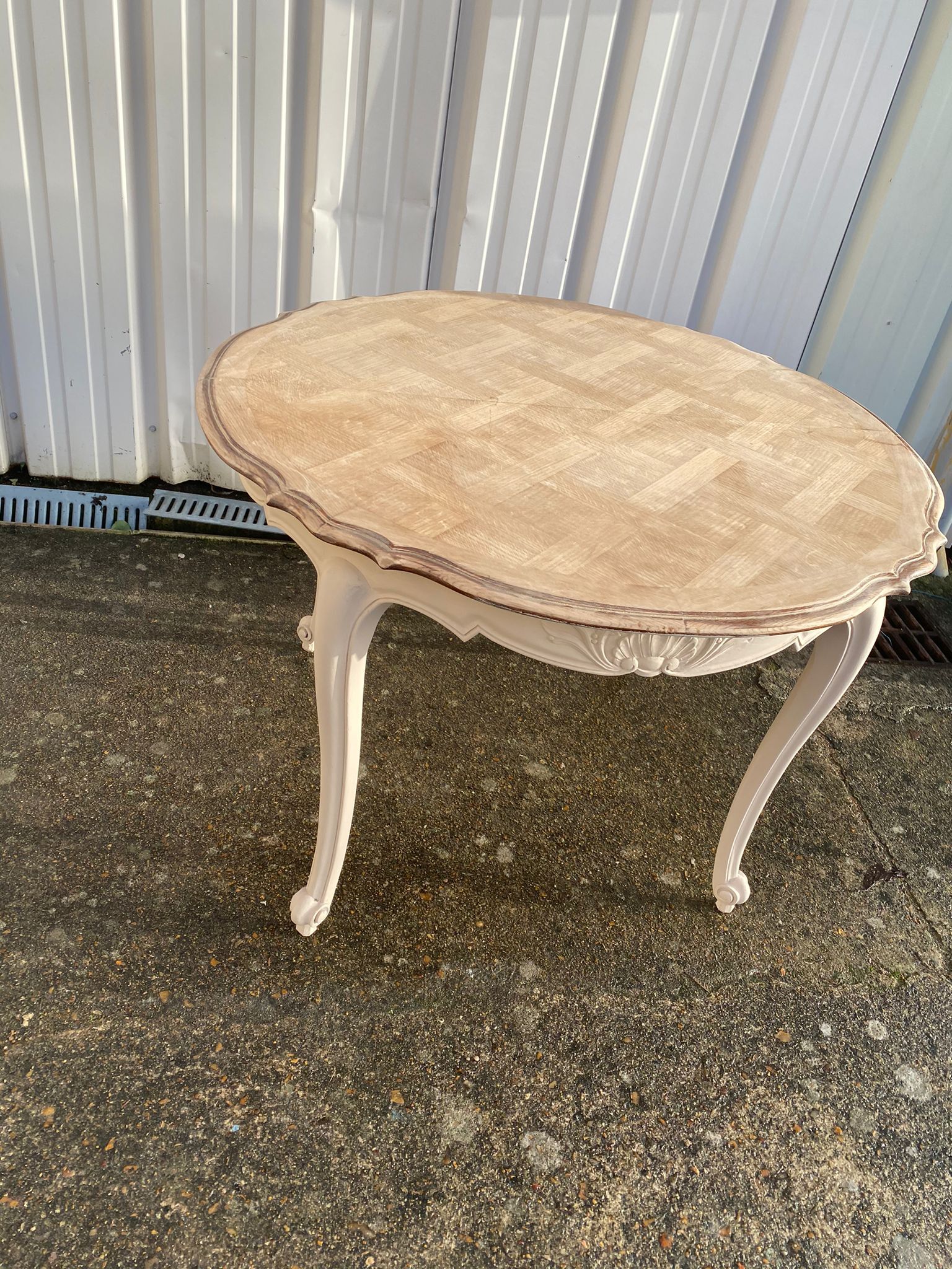Table Louis XV repainted cream color