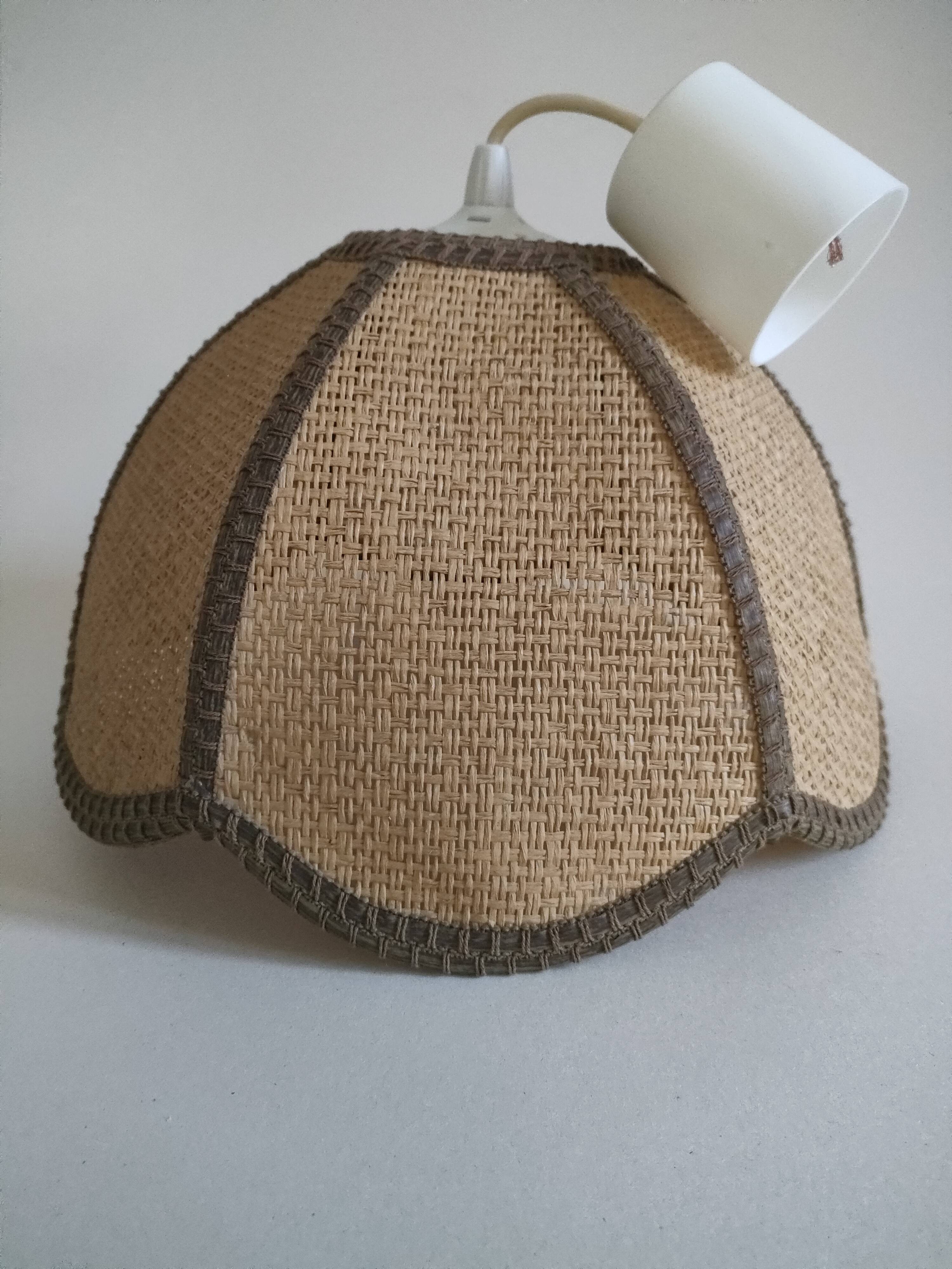 Lamp raffia