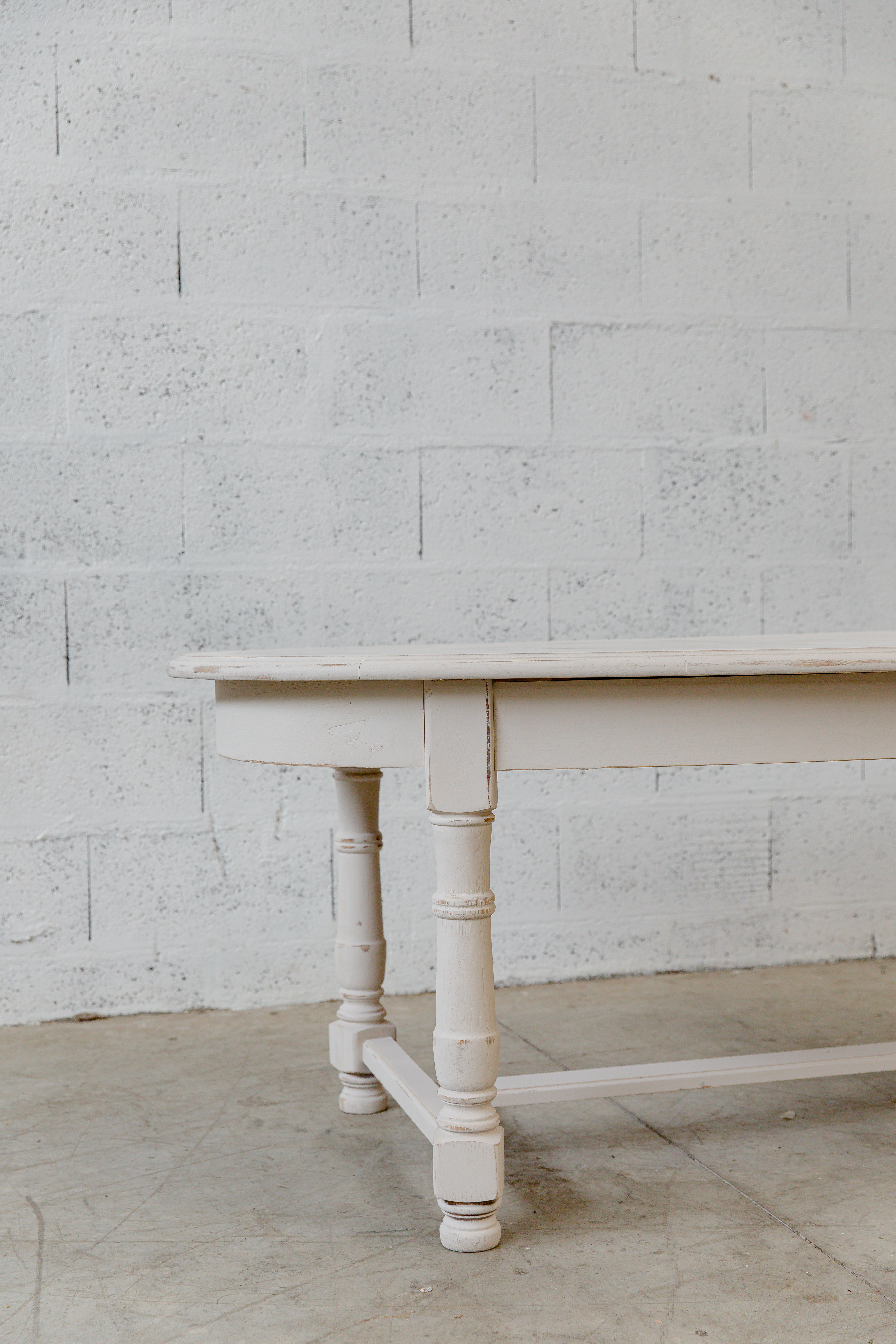 Oval solid wood table "Café Crème" Kumquat