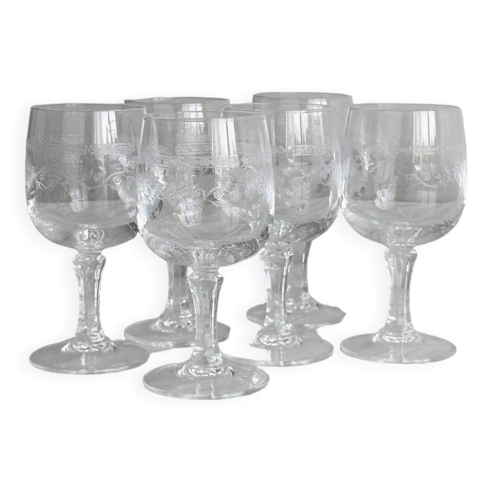 6 verres à liqueur en cristal ciselé avec motifs floraux Modèle Matignon.