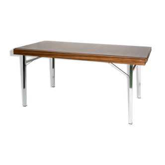 Belgian table with extension cords