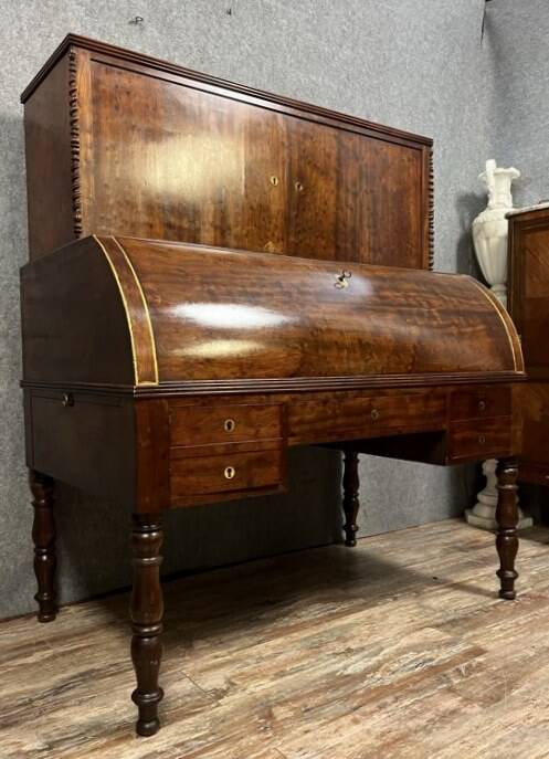 Bureau à cylindre époque Louis Philippe, Restauration en acajou moucheté