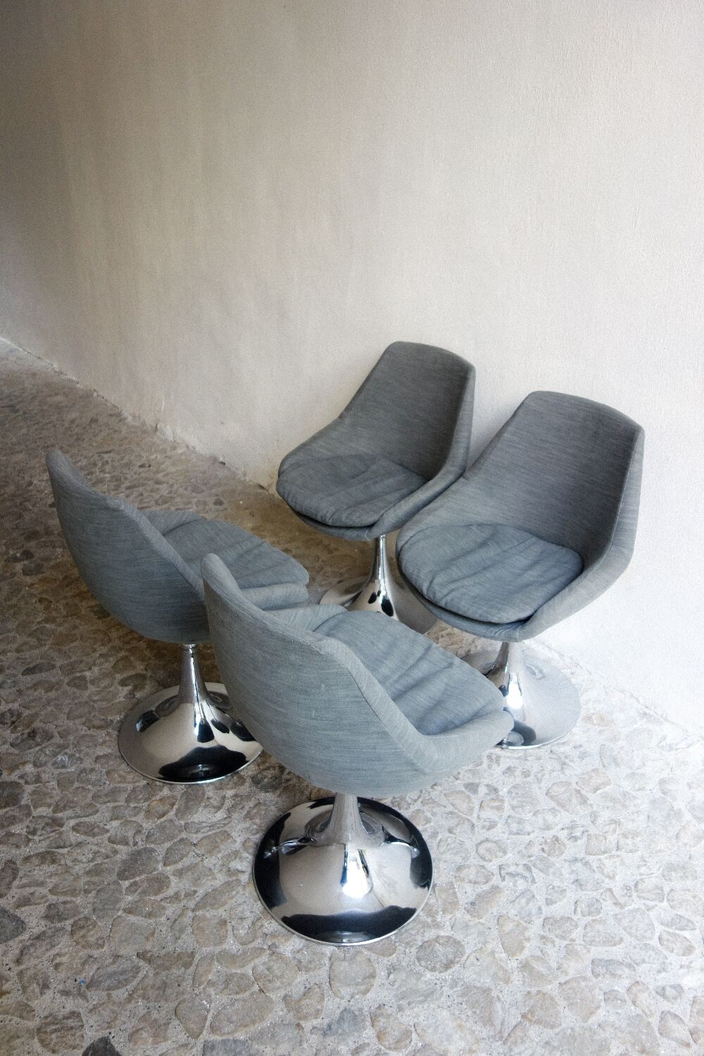 4 Space Age seventies dining tulip chairs