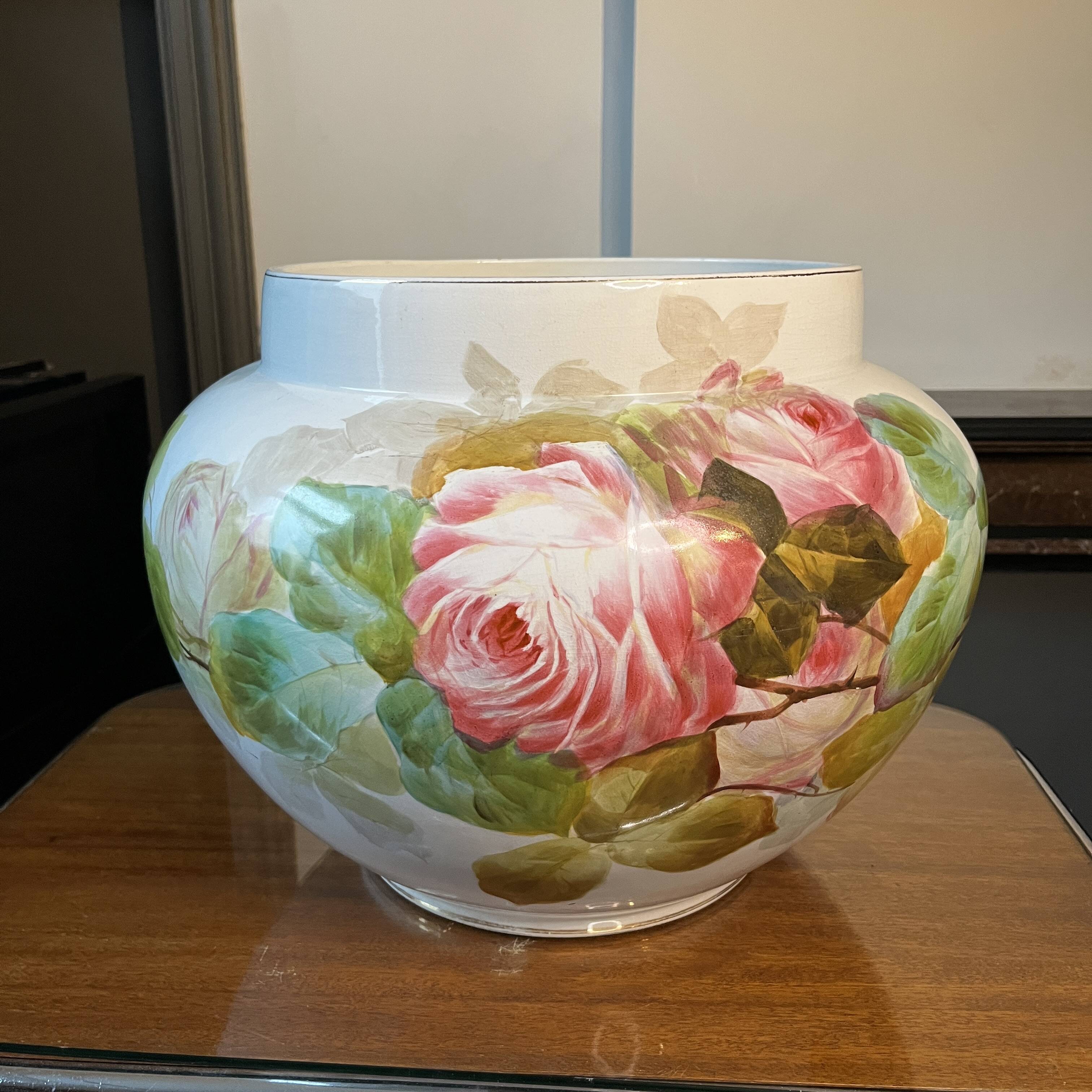 Large Verbanum Stone Laveno cache-pot, floral decoration "Roses" in earthenware ceramic, ca 1900