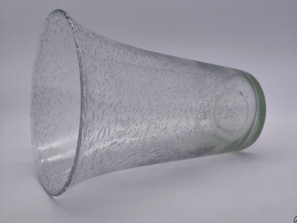 Grand vase BIOT en verre bullé – Forme trompette – Années 60 – 29 cm