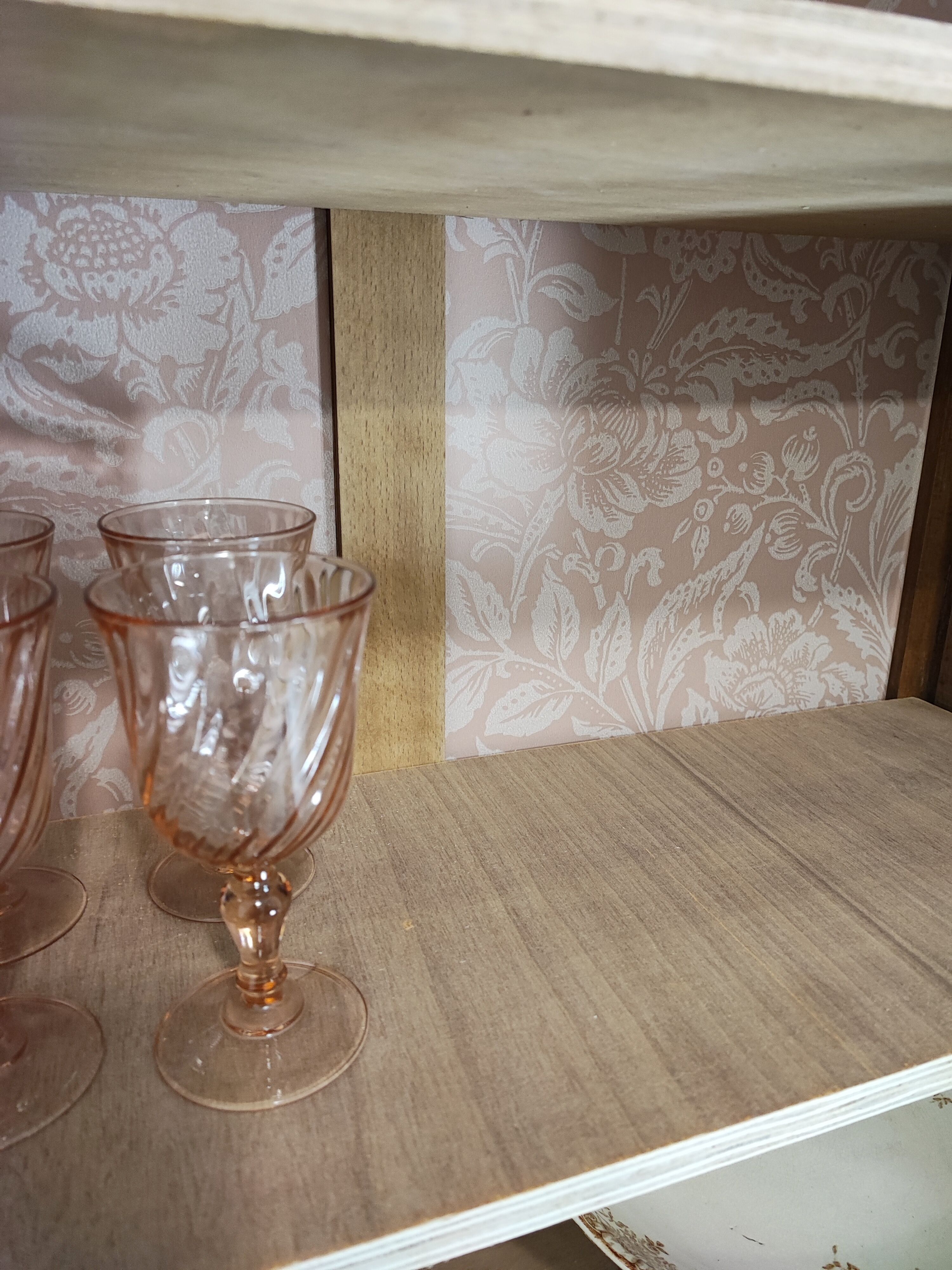 Art deco glazed hosiery