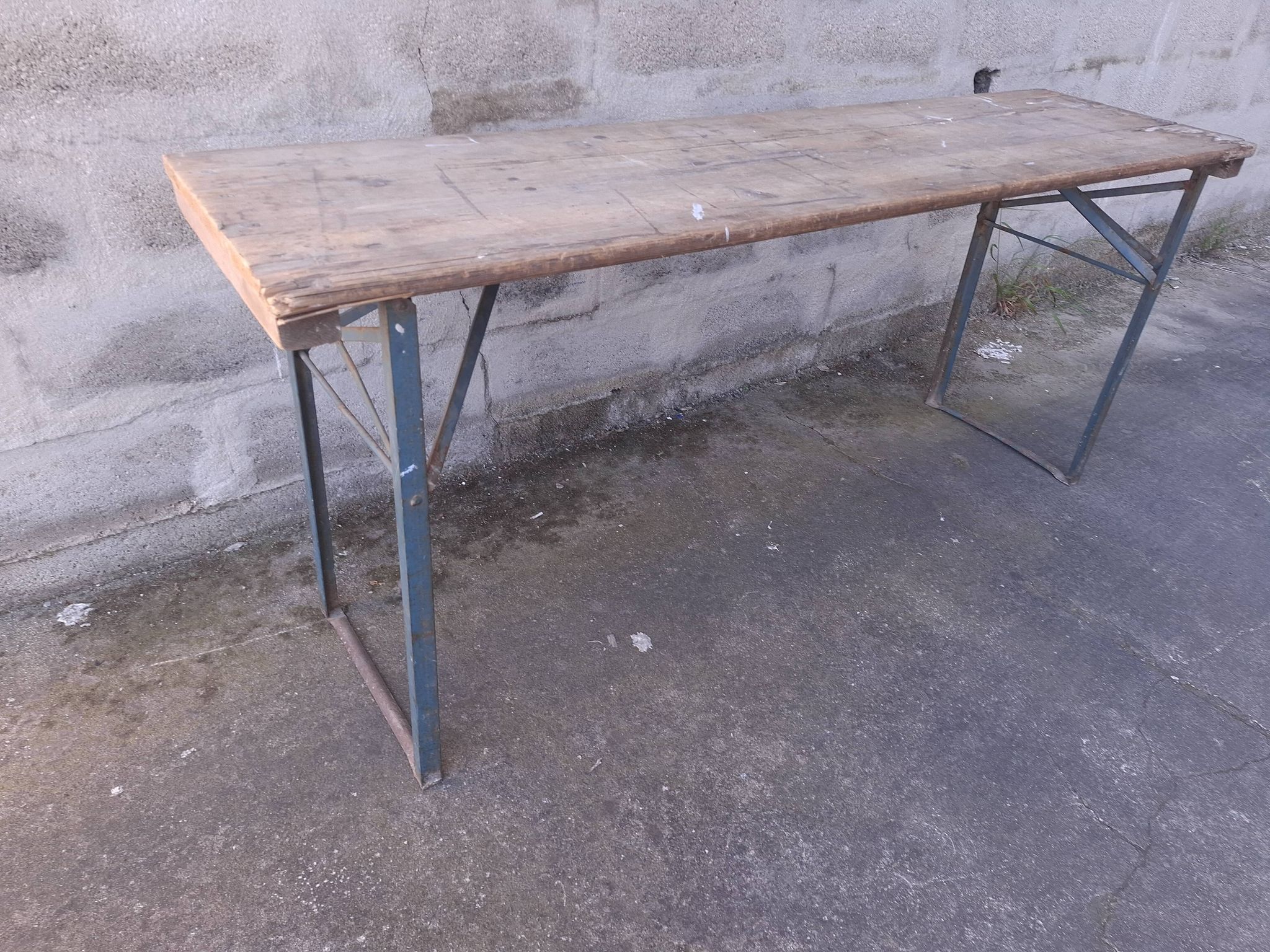 FOLDING BREWER'S TABLE