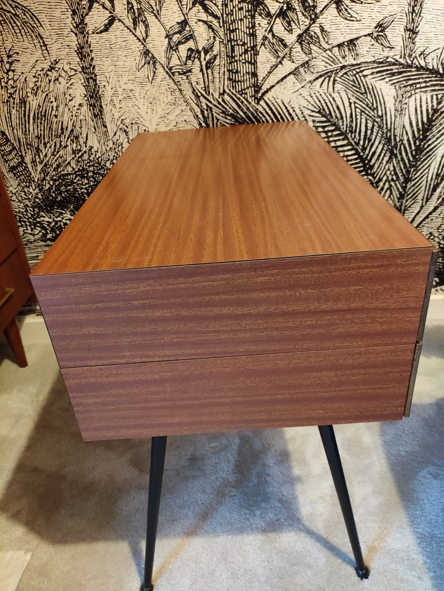 Console cabinet with drawers