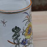 Pichet en faïence décorée – signé Duncan Marais