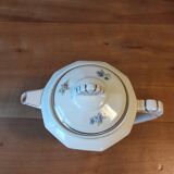 Coffee maker with floral decoration