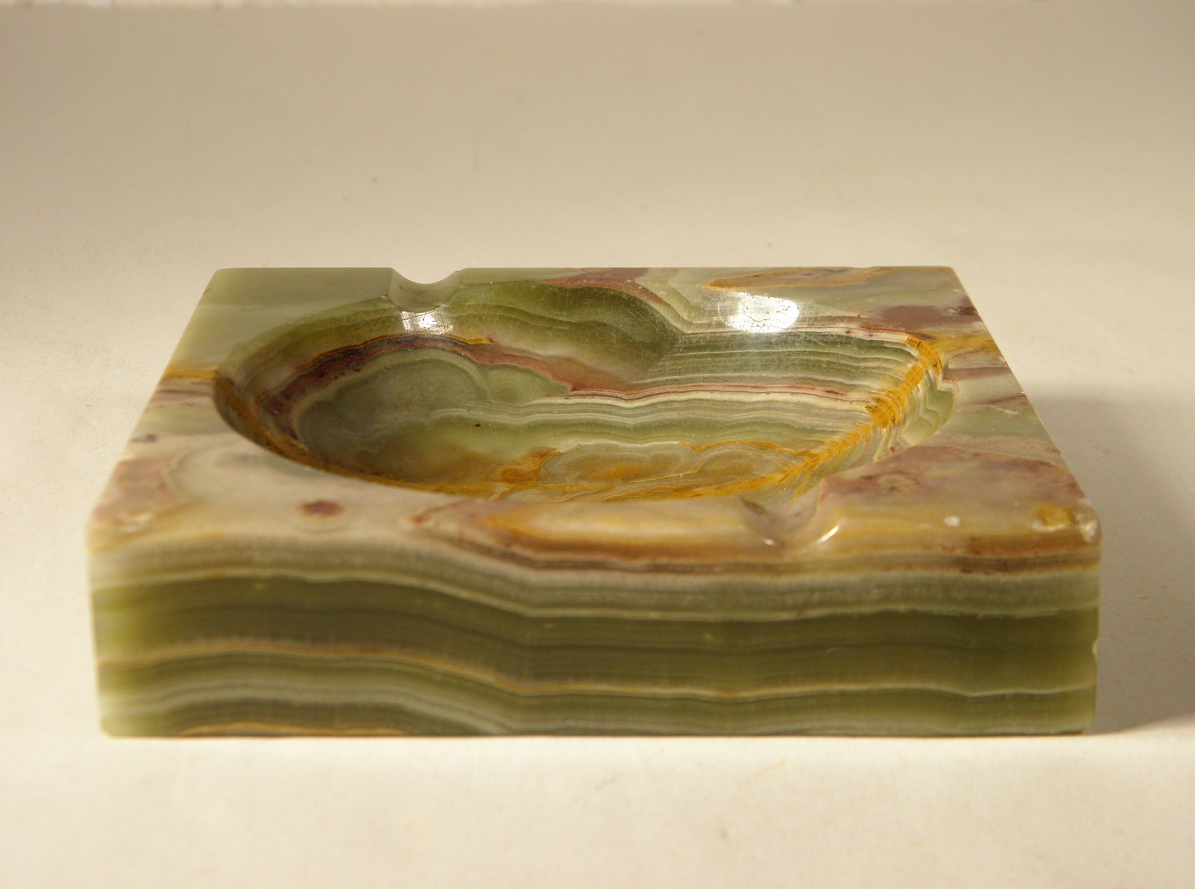 Onyx ashtray 10 x 10