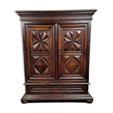 LXIII period cabinet with diamond points in molded walnut / 17th century