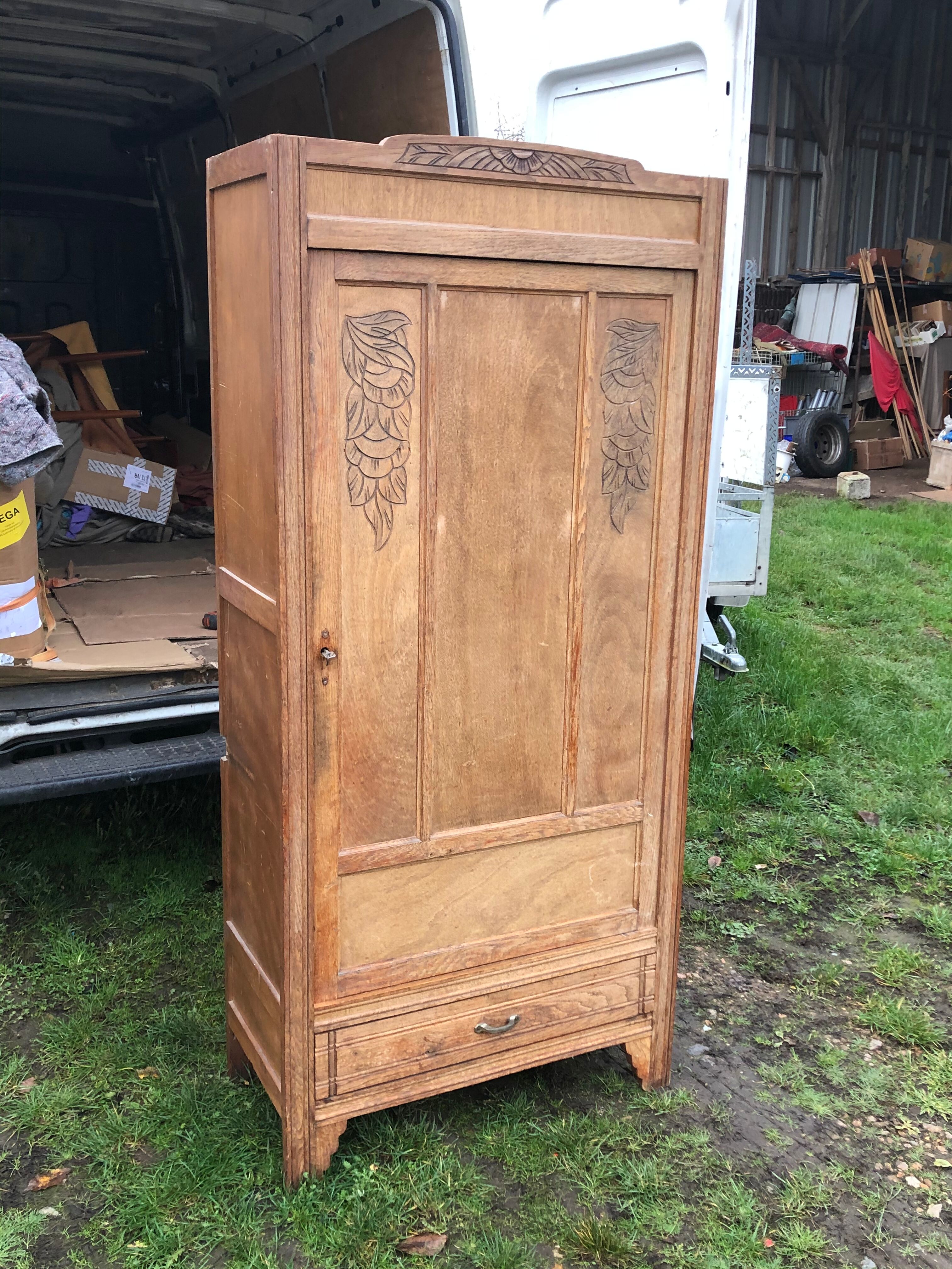 Armoire parisienne penderie étagère