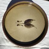 Flat pie beige khaki leaf pattern