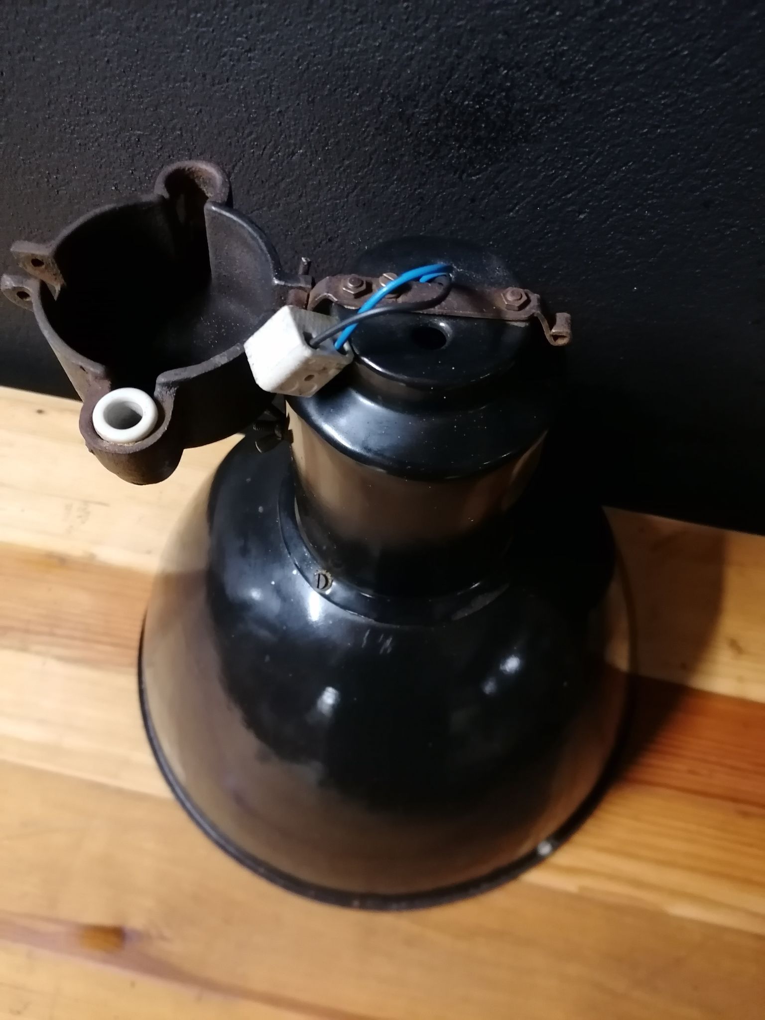 Industrial vintage factory pendant lamp, enamelled metal, 60s