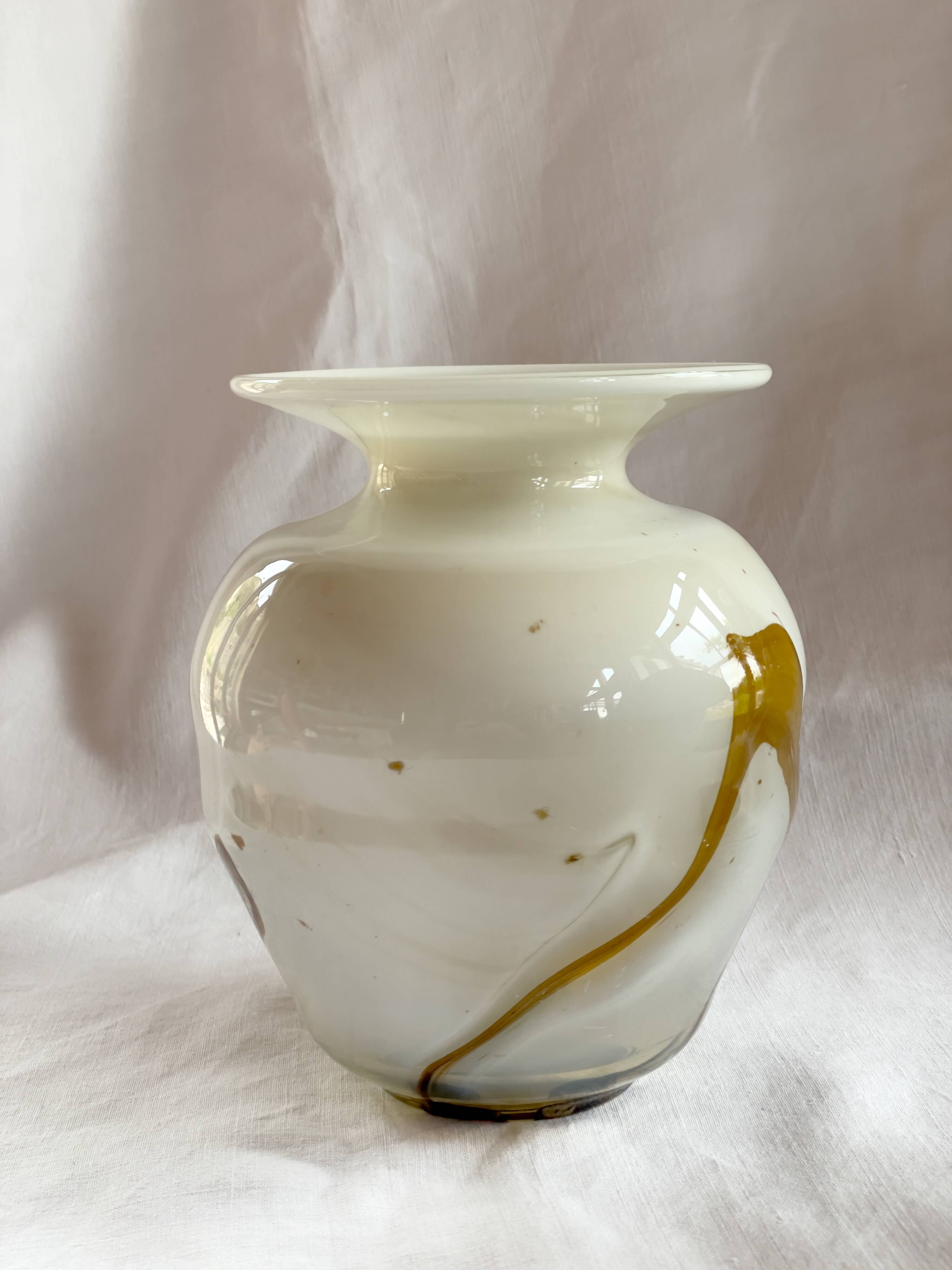 Vase boule « New Age »issu de la verrerie Maure-Vieil, 1960-1970
