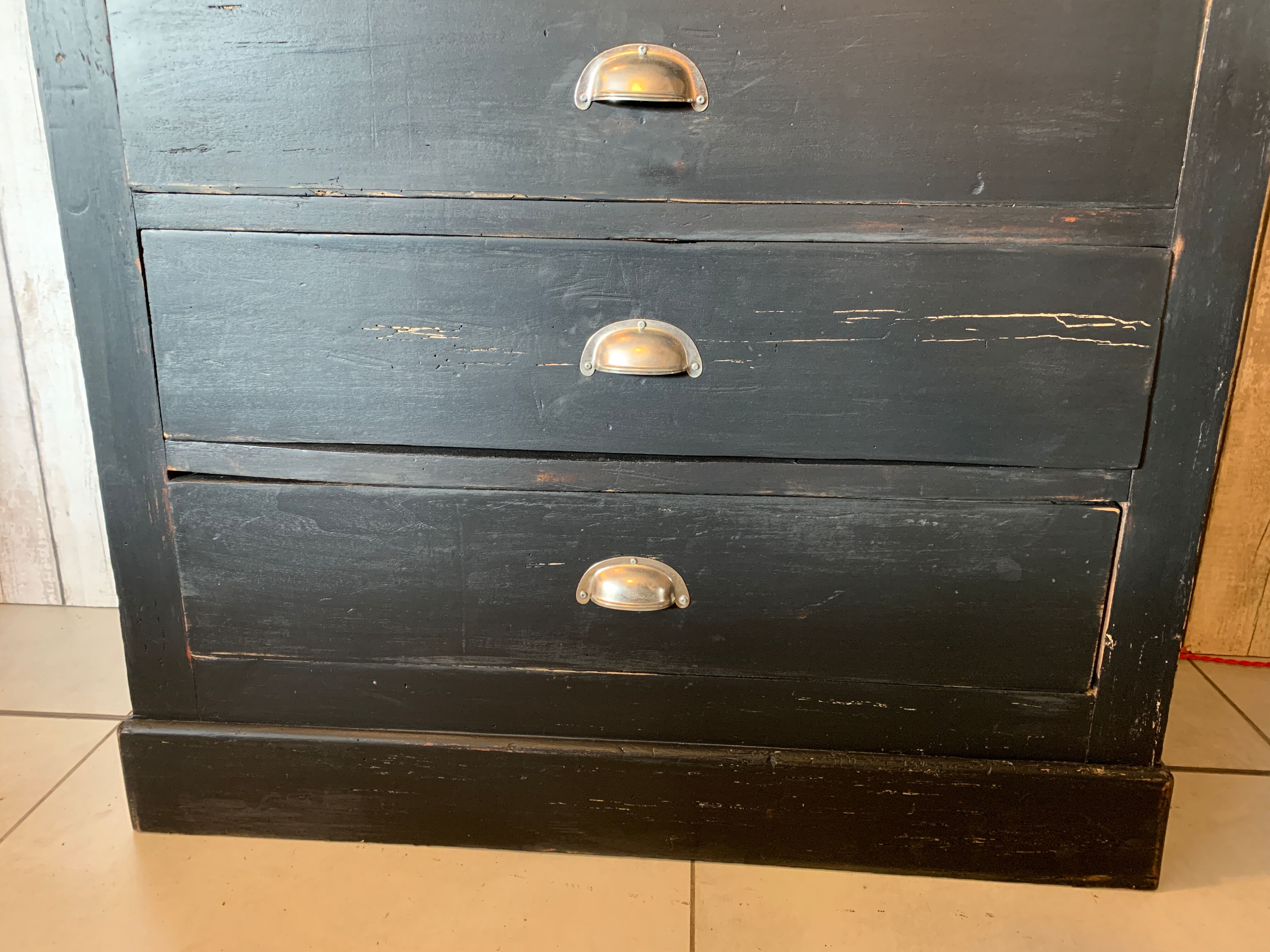Dresser black patina