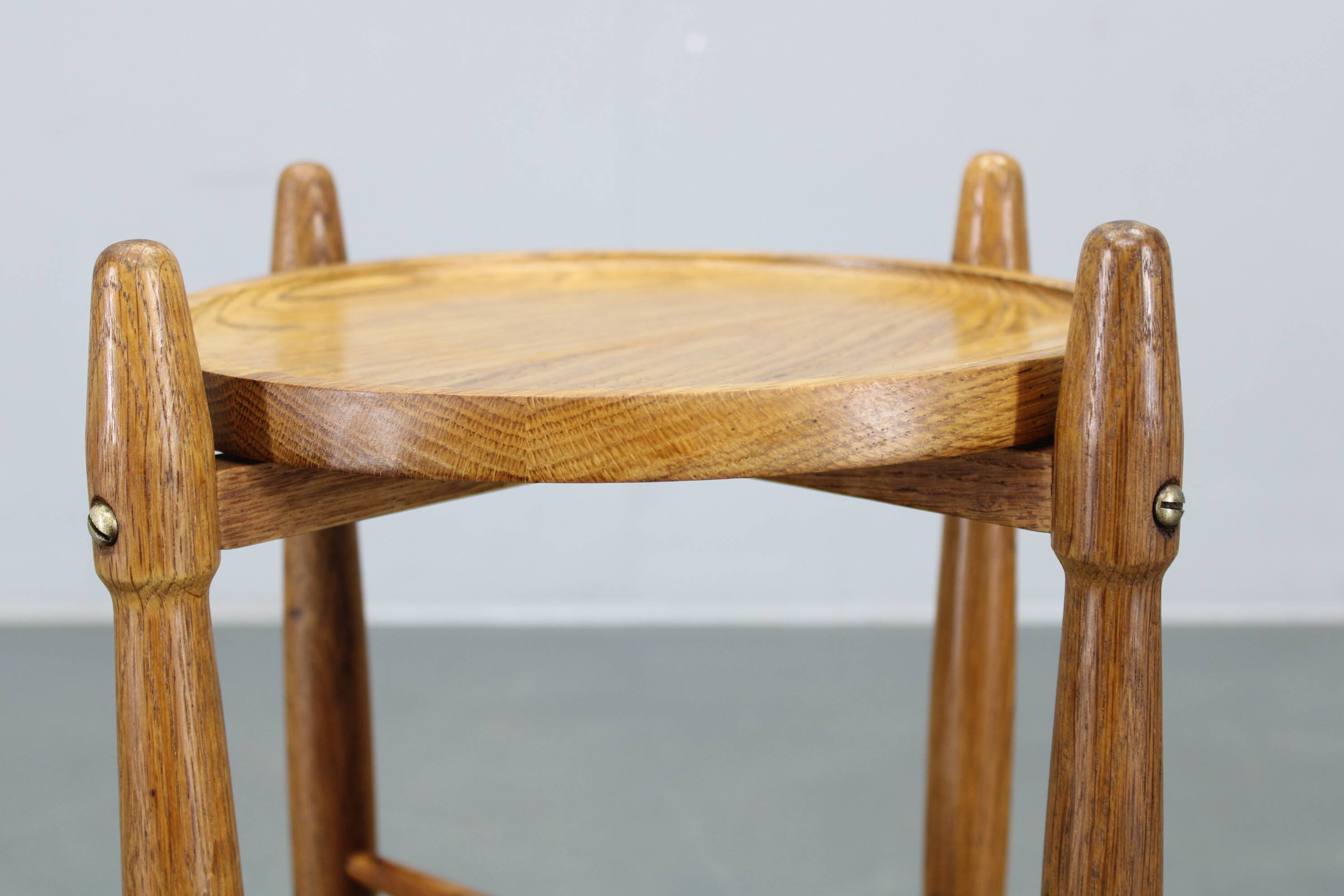 Table d'appoint danoise en chêne massif des années 1960 par Arne Basse pour Knabstrup