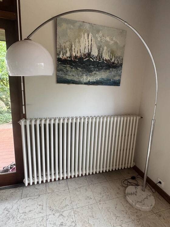 Large vintage Italian arc floor lamp – 1970s – Marble, chrome, and opaline diffuser
