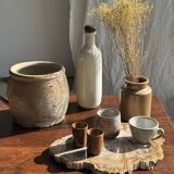 Large stoneware pot with ribbed handle H16
