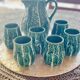 Service Vintage Années 70 – Carafe Majolica Verte + 6 Mugs Feuillage