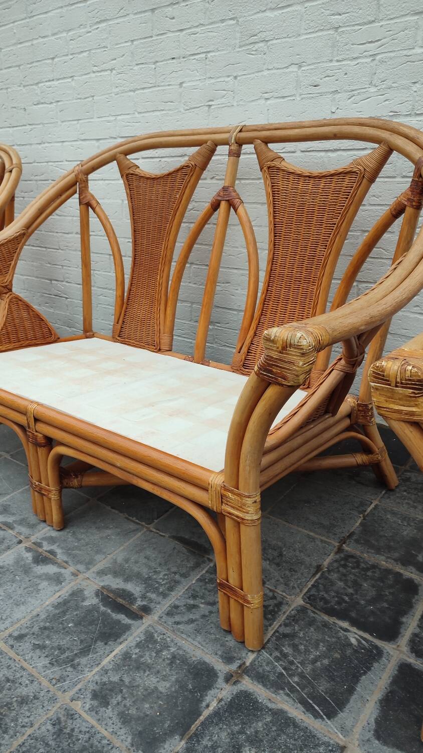 Set of 2 rattan armchairs with a bench.