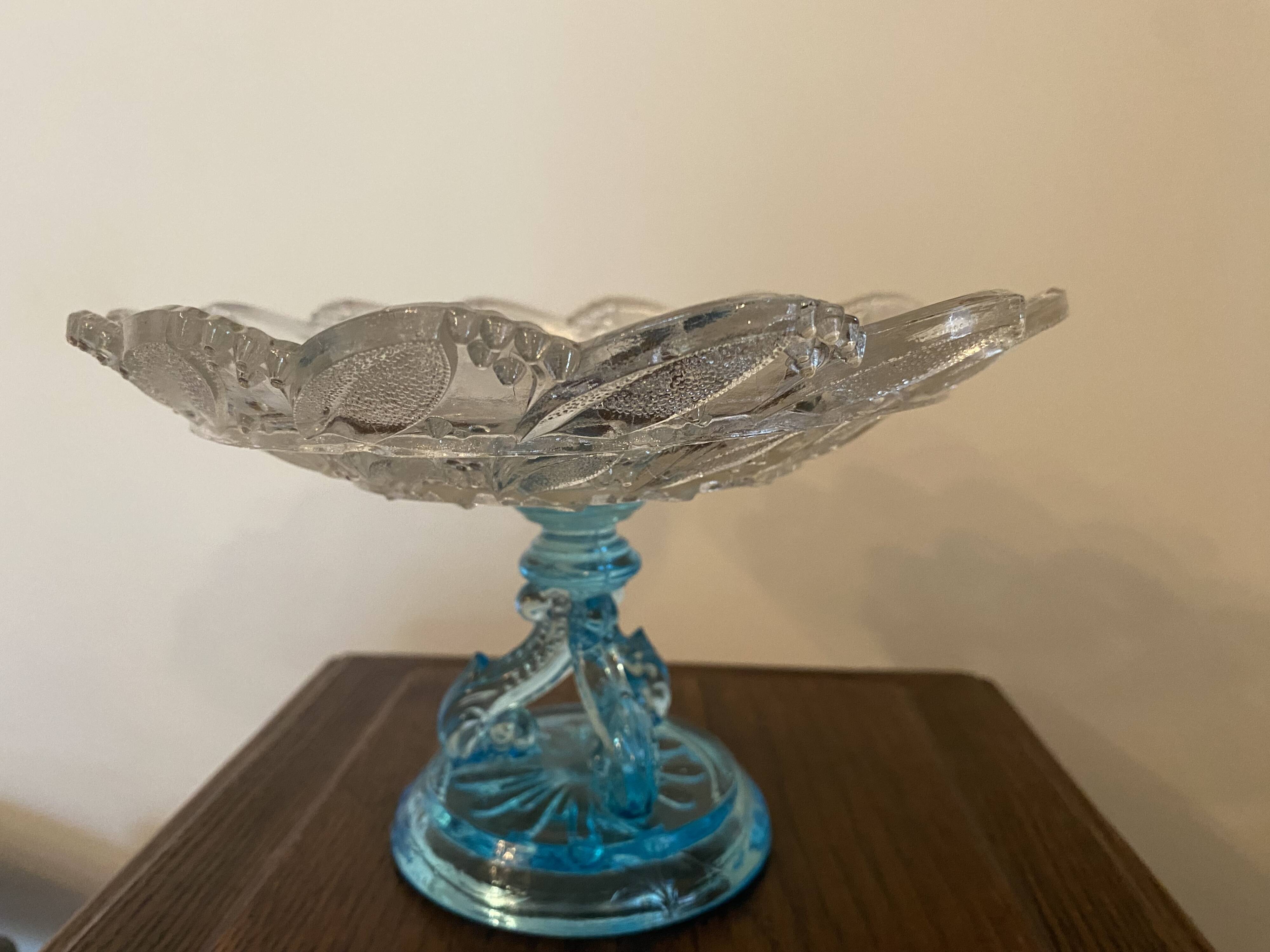 Compotier bicolore en verre moulé
