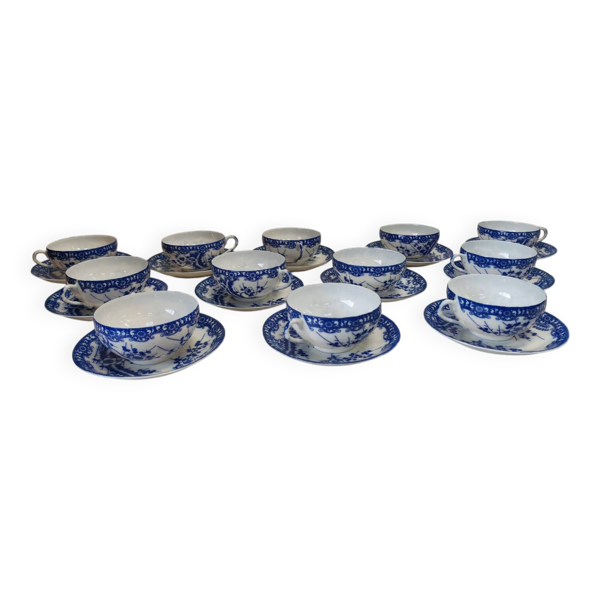 Magnifique Service de 12 Tasses et Soucoupes en Porcelaine