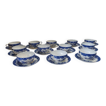 Magnificent 12-Piece Porcelain Cup and Saucer Set