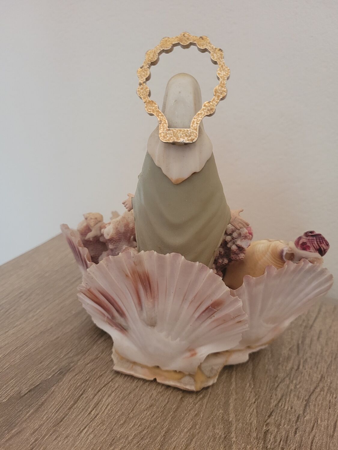 Statuette Virgin Mary shells