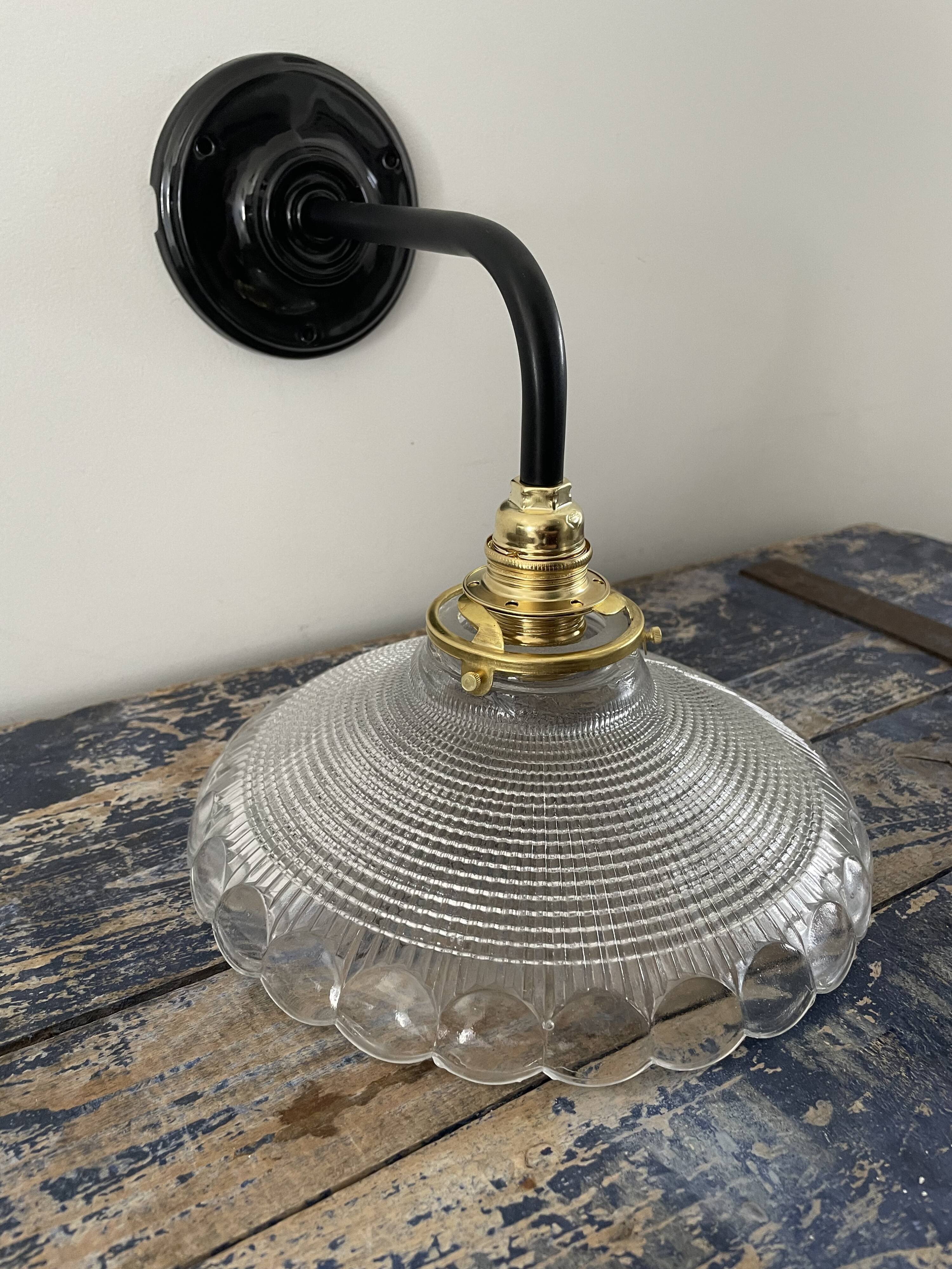 Applique vintage en verre ciselé électrifiée à neuf