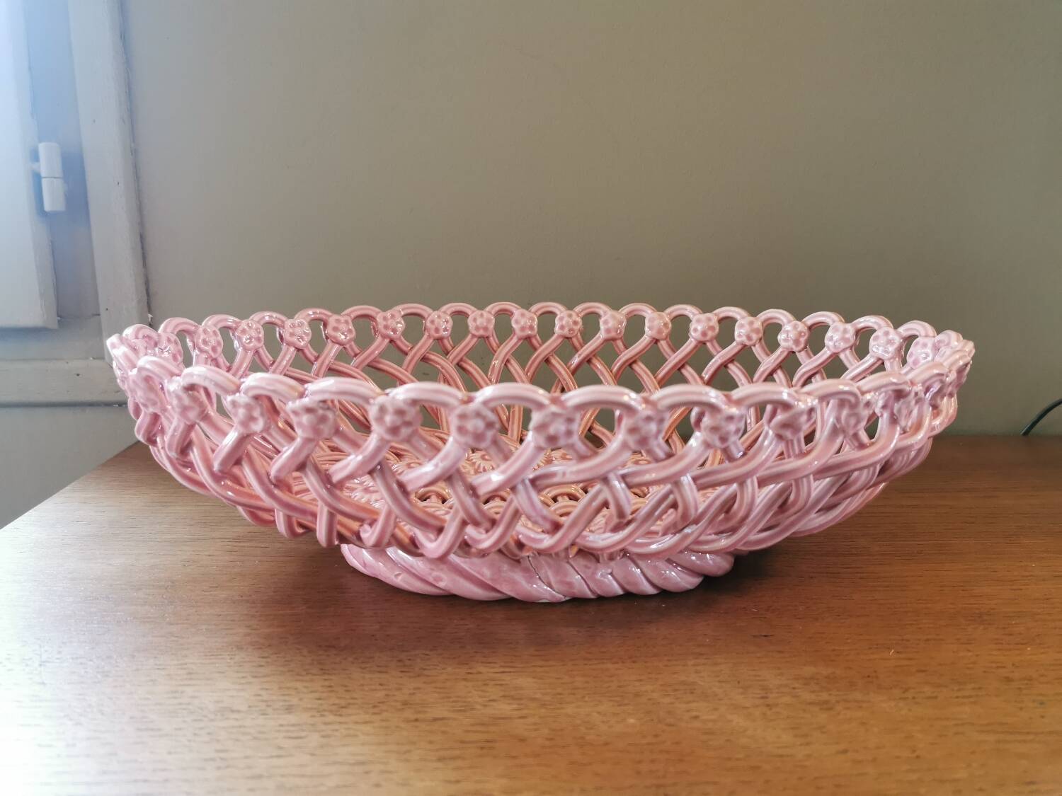 Large basket in pink slip signed Pichon