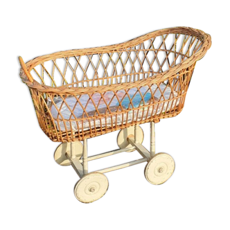 Wicker rattan bassinet