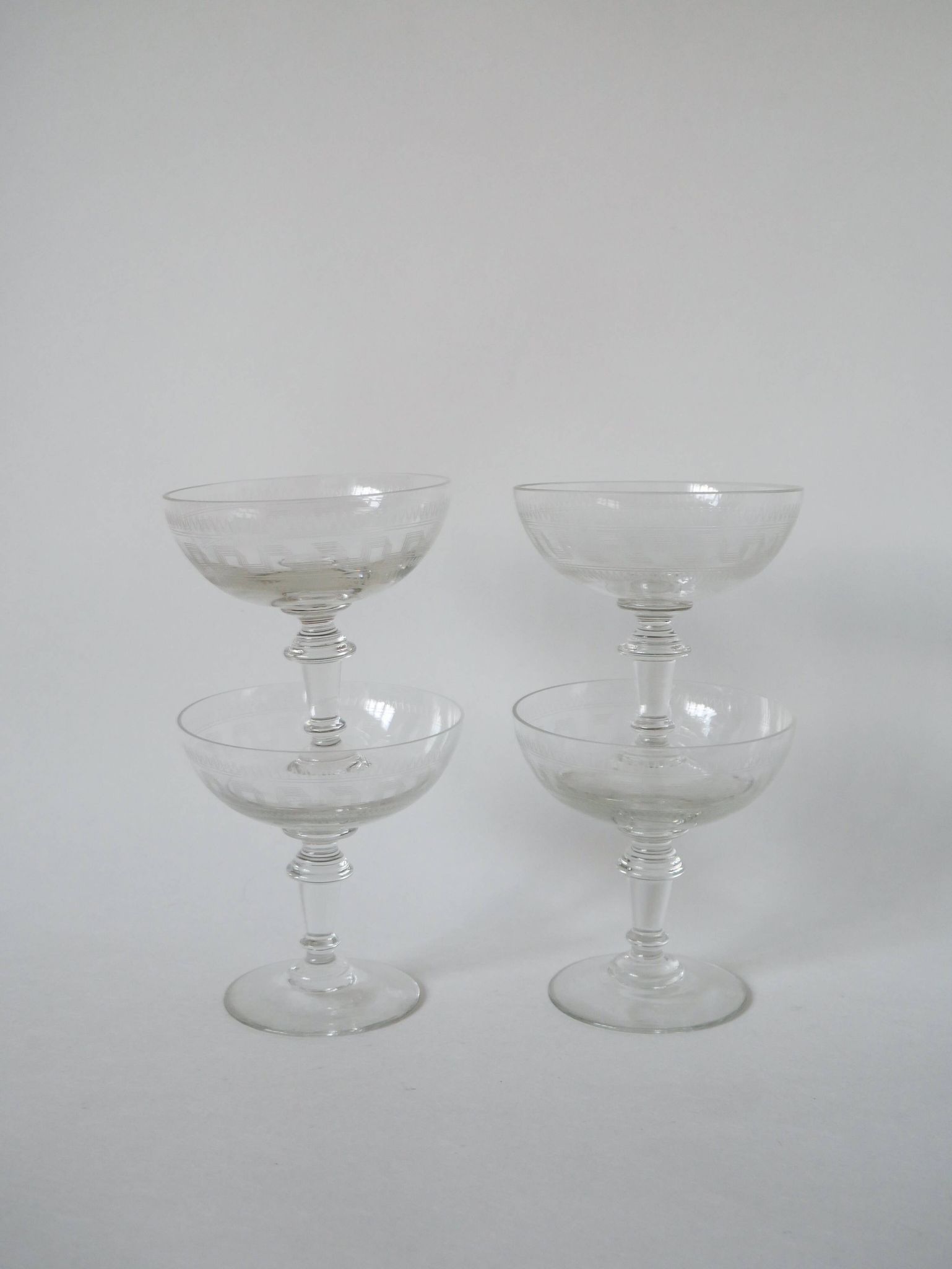 set of 4 large champagne glasses in engraved crystal 1920 11 x 10 cm