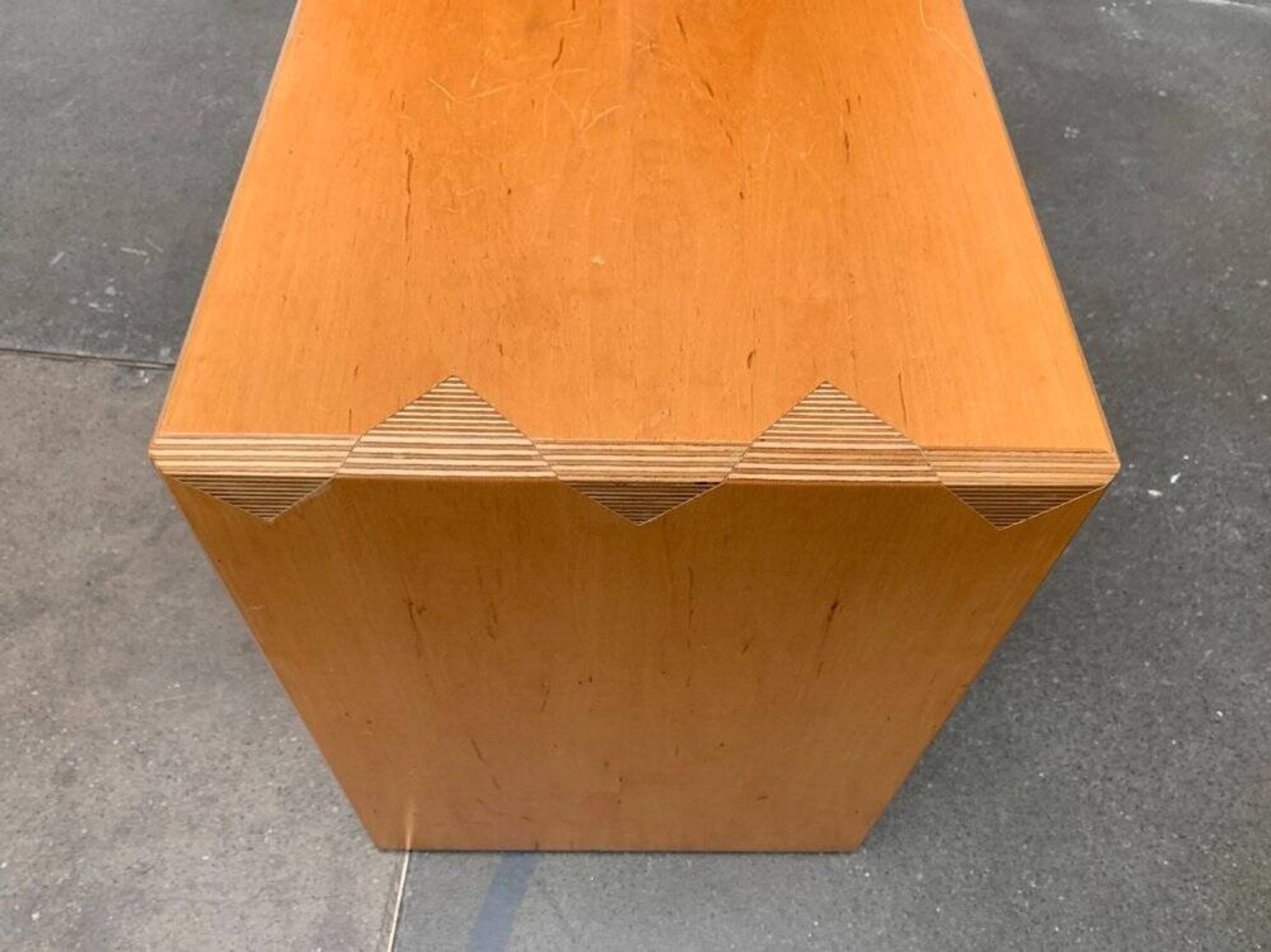 Chaise Postmoderne à dossier haut