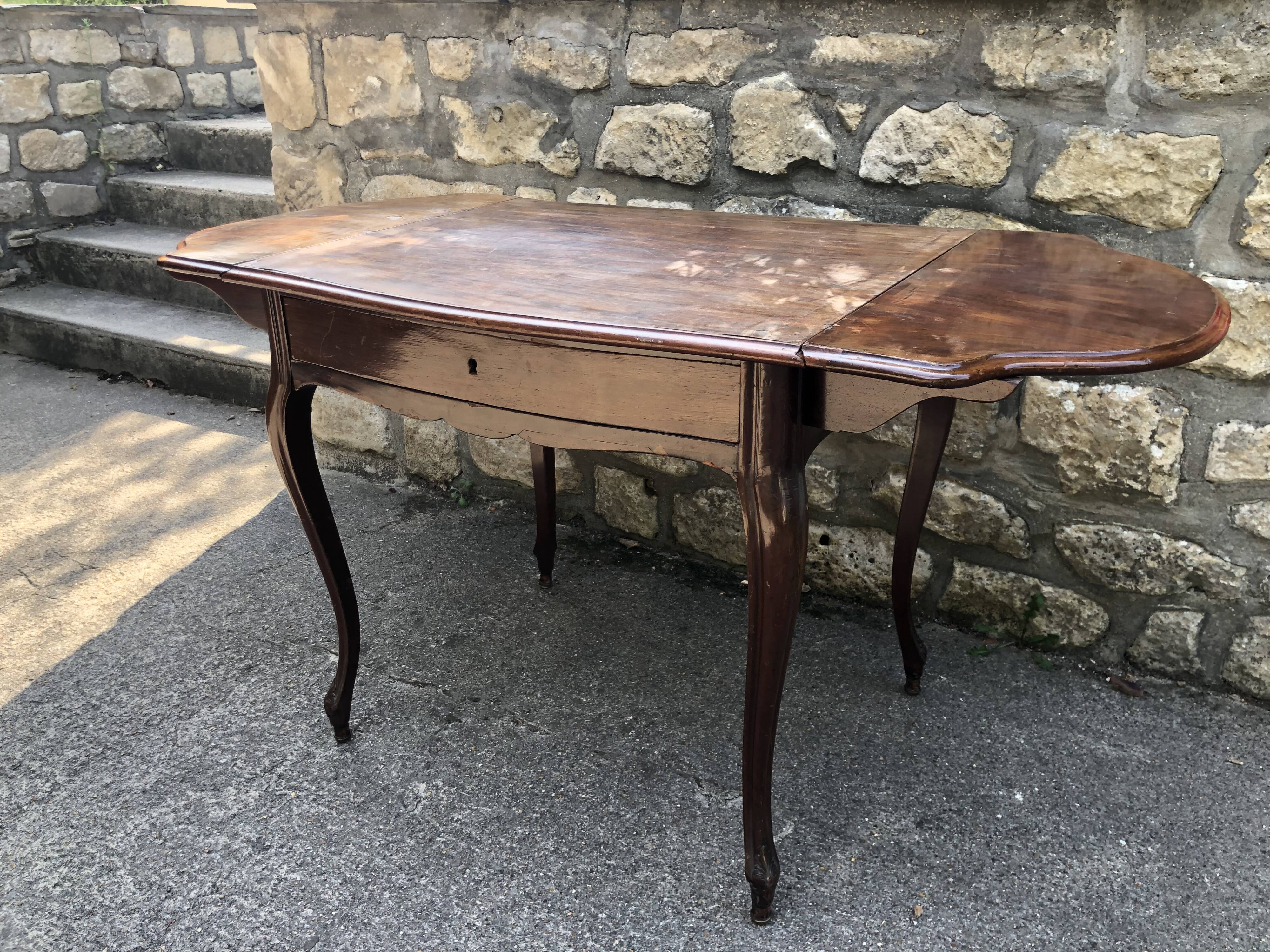 Mahogany middle table