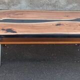 Table basse en bois et résine noire