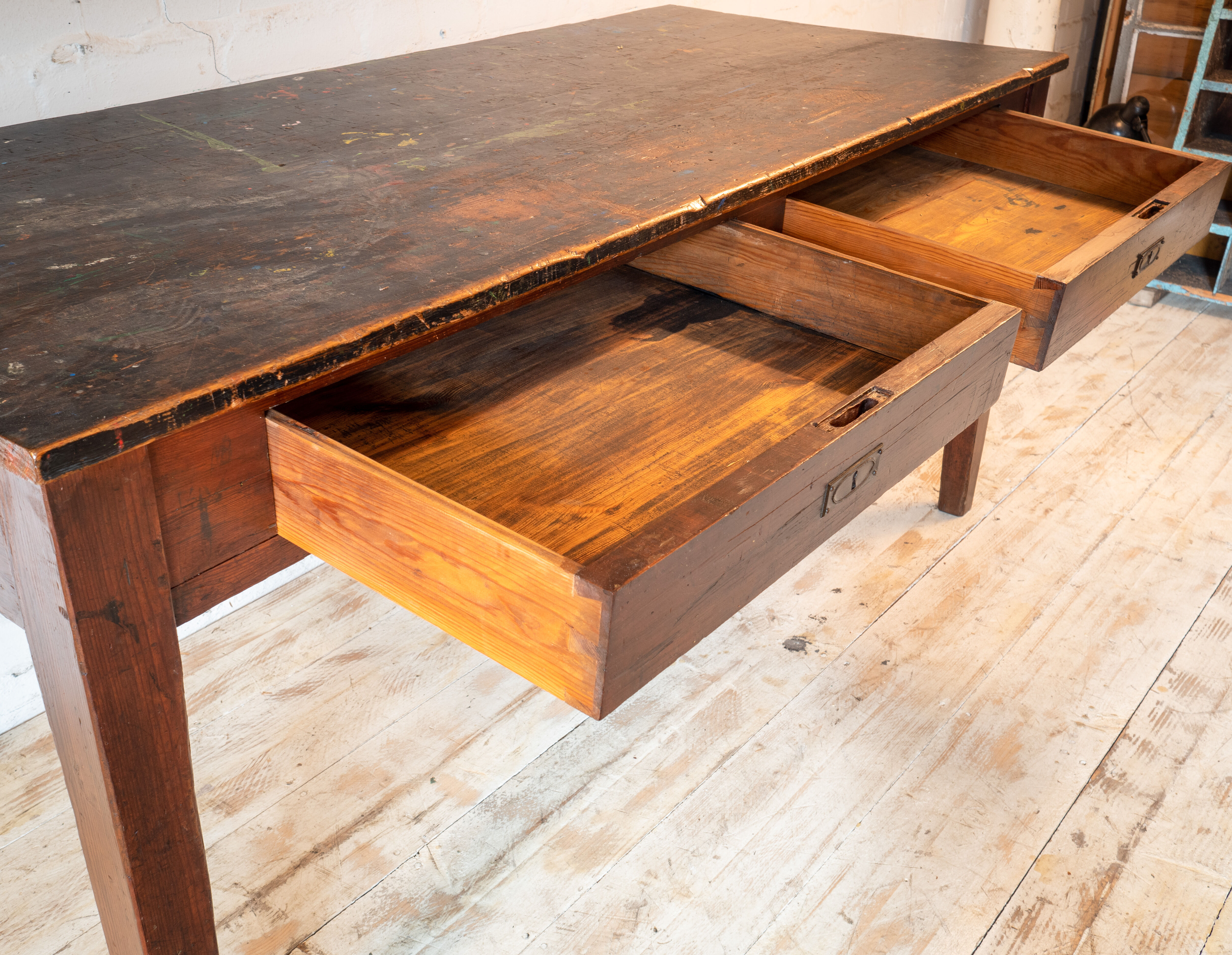 Antique table with 2 drawers in patina